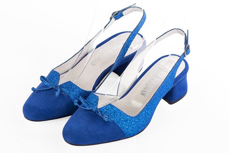 Electric blue women's open back shoes, with a knot. Round toe. Low flare heels. Front view - Florence KOOIJMAN